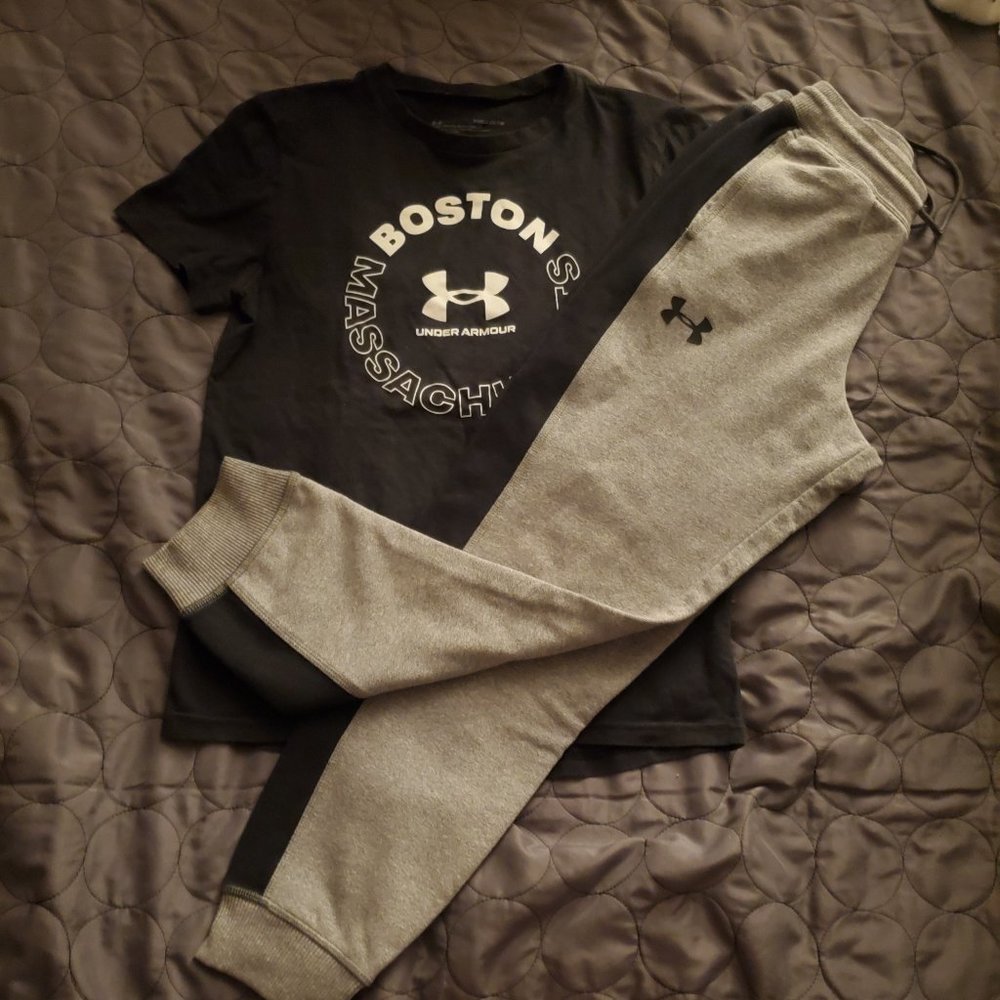 Under Armour sweatpants and t-shirts big boys size M (10-12)